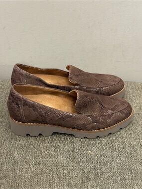 Vionic Women's Kensley loafers in a brown metallic snakeskin Loafer Size 7